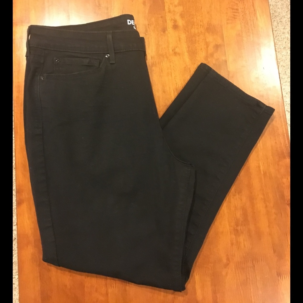 Levi’s black ankle skinny jeans